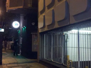 Yes, the door is in the side of Morrisons.