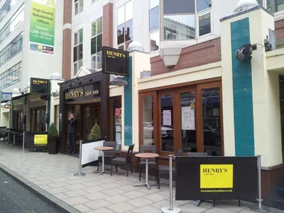 Henry's Café Bar