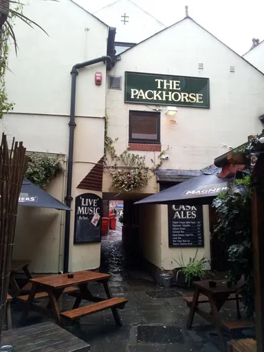 The pub fills the alleyway with its decent beer garden.