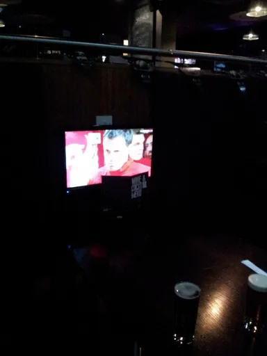 TVs right at the tables -- an inspired idea. (And they make for a very poorly lit picture!)