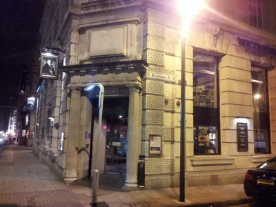 Wetherspoon's -- Becketts Bank