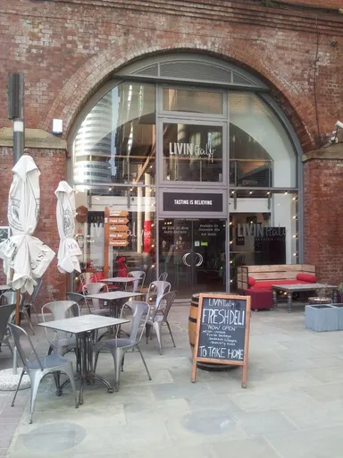 A spot of Mediterranean sunshine in the Dark Arches.