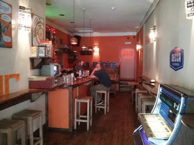 What you see is what you get. This is the whole bar.
