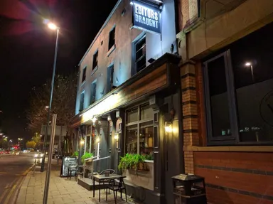 Sunday night and a place to get food!